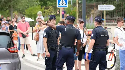 После первого тура парламентских выборов по Франции прокатились беспорядки