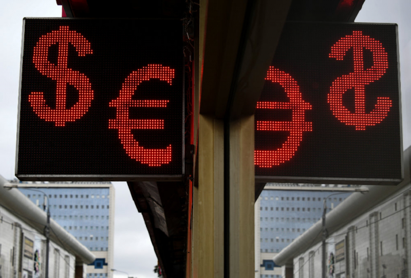 Финансист указала диапазон курса рубля на 12 месяцев вперед