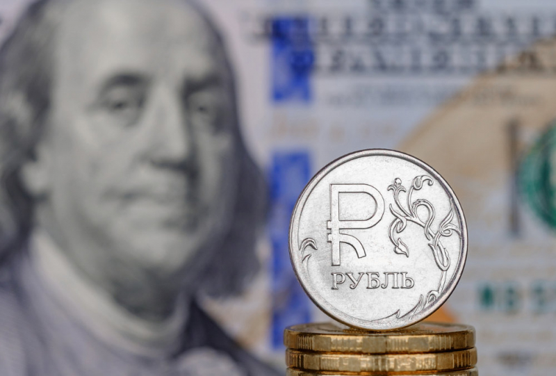 Назван худший расклад для курса рубля в апреле-мае