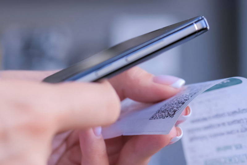 Банки смогут подключать карты "Мир" к платежному сервису Apple Pay